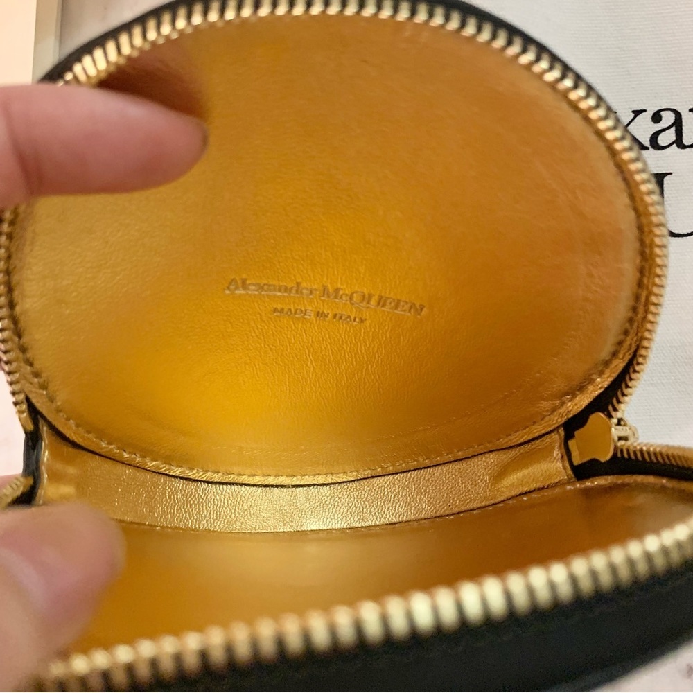 [🌟 PRICE FIRM] Alexander McQueen Leather Logo Round Circle Coin Pouch Wristlet - Picture 7 of 10
